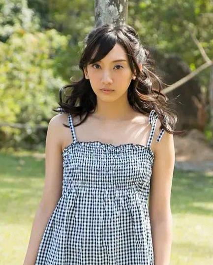 本杏无码作品,揭秘网络红人的魅力与争议